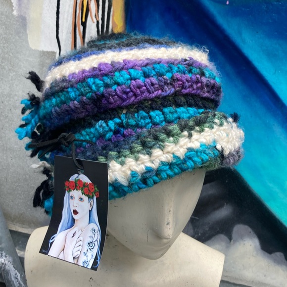 Hand Crocheted Beanie Hat-Great Gift - Picture 6 of 12